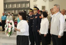 嘉義市春祭國殤 黃敏惠率軍警追思、頒慰問金關懷遺族