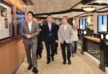 日本和平船第122航次停靠基隆港 謝國樑、蔣萬安登船共談城市治理與和平願景