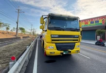 高雄曳引車與機車碰撞 騎士魂斷大車輪下