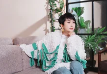 周思潔半夜不睡覺「在網戀」狂收情書還被大膽求婚