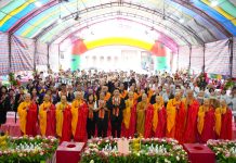 大台中佛教會浴佛祈福大會登場 上千信眾共沐佛恩 民政局長祈願市民幸福安康