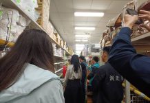 嘉義縣政府連假會同檢調 前往賣場訪查塑膠袋供貨狀況