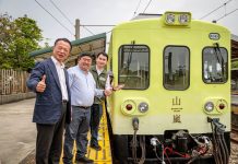 山嵐號首航抵「嘉」 翁章梁迎接首批遊客