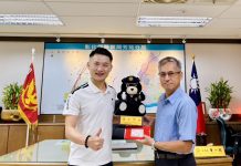 員警榮退 芳苑分局頒贈退休紀念品