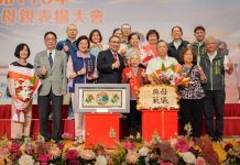 「愛您‧伴您」 新北表揚56位模範母親 侯友宜:小時母親陪我們 老時換我們陪她