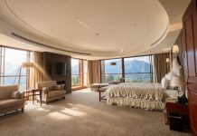 雲端上的行宮!阿里山賓館頂級套房 獨享山巒與雲瀑的雙重奏