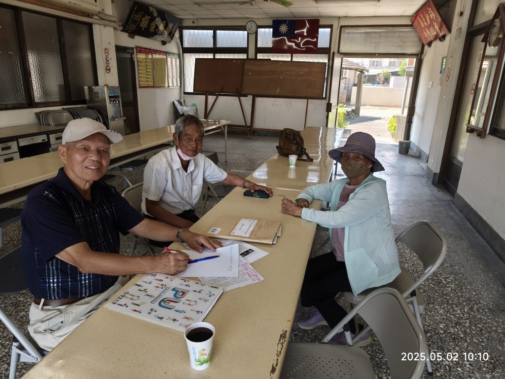 圖/楊政寬攝，訪問耆老聽傳說故事也挖歌謠