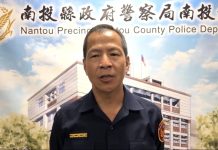 南投市南崗二路發生砂石車與重機車擦撞後 連續撞擊路邊停放之6部自小客車之交通事故