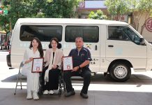 鄭進益、吳靜修捐贈愛心接送專車 守護仁愛之家長輩醫路平安