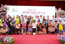 數度紅眼眶致敬母愛 黃敏惠讚22位媽媽是家庭勇士