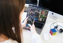 00929 的「我獨自升級」:從高股息獵人進化為科技暗影君王