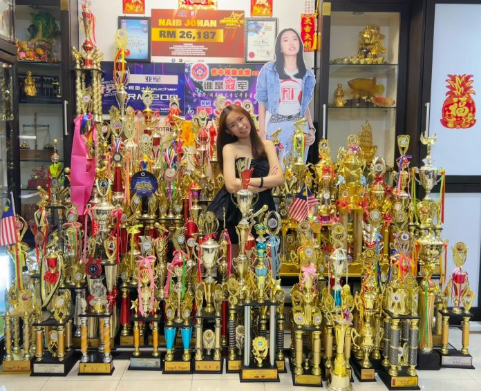 Jun_Jun強勢空降樂壇19歲坐擁百座獎盃堪稱冠軍收割機-scaled-1