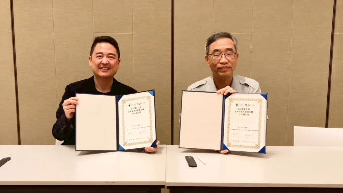 1玉管處鄭瑞昌處長右與泓德能源謝源一董事長左簽署生態保育與環境永續合作備忘錄