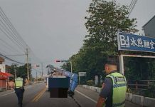 貨車吊臂突然掉落 暖警即刻救援協助脫困