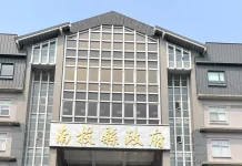 入境旅客隨身攜帶自用之菸酒品如超過免稅數量 請主動向海關申報以免受罰