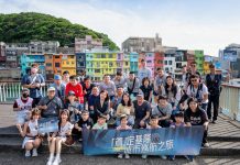 黑鳶球員化身在地引路人 雙層巴士巡遊基隆熱門景點