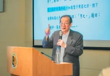 前教育部長黃榮村赴文藻開講 勉勵學子毋忘初衷